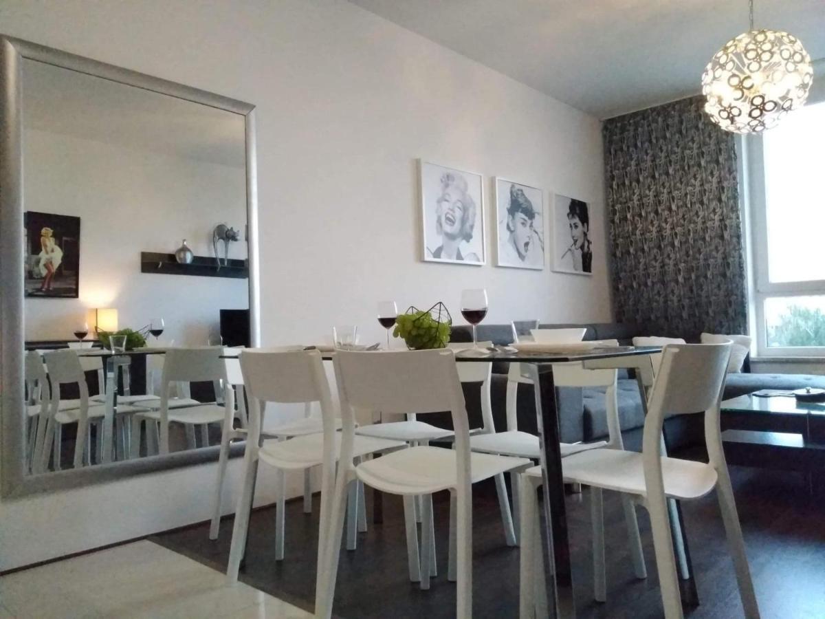 Sunny Penthouse With Roof Gardens Overlooking The Warsaw Palace Of Culture ปรุชโคฟ ภายนอก รูปภาพ